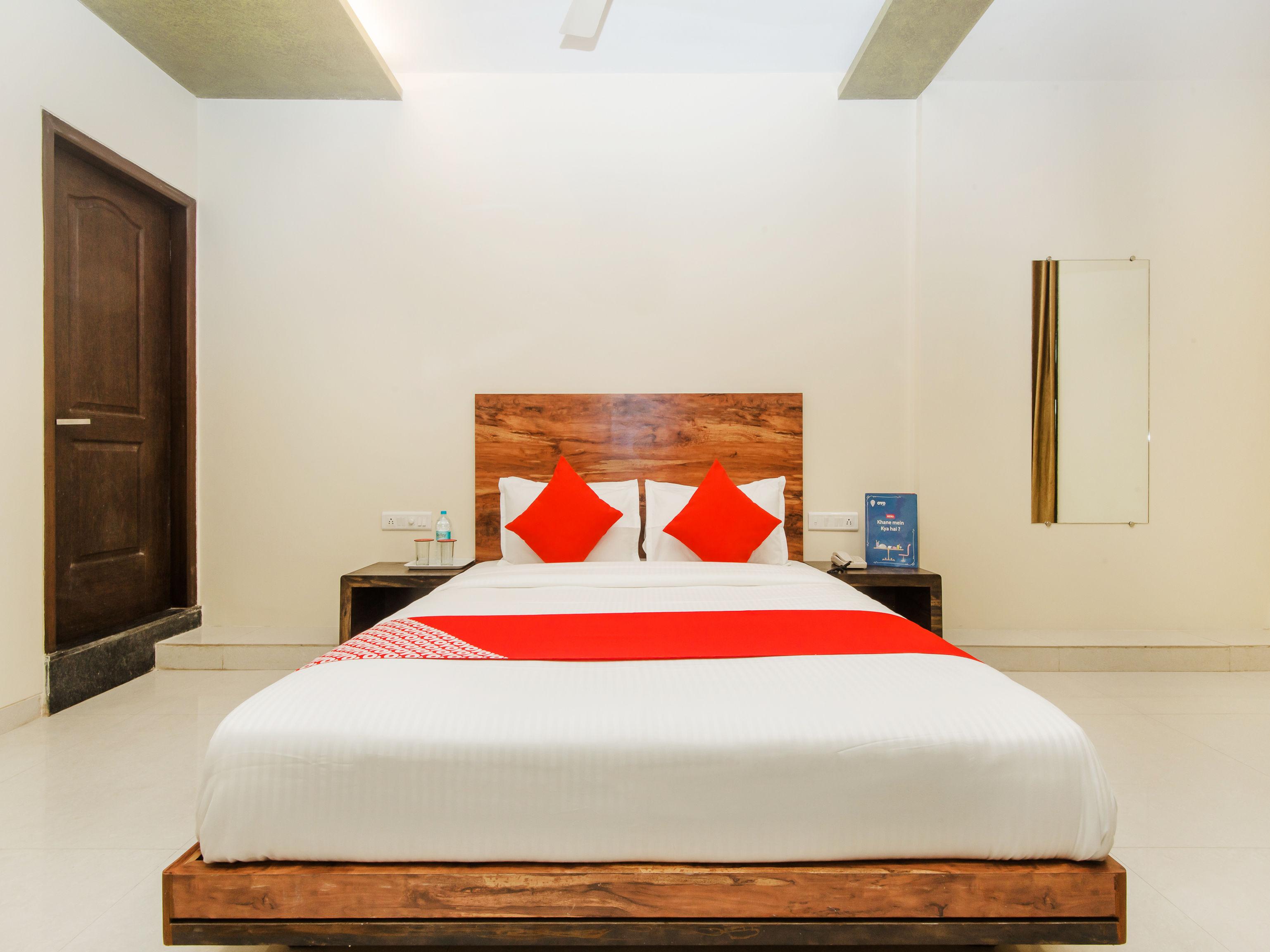 Hotel Sai Comforts Bapane Kültér fotó