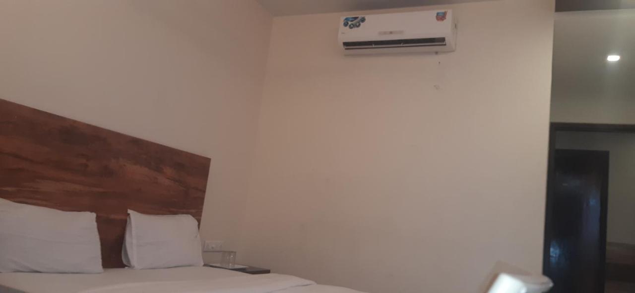 Hotel Sai Comforts Bapane Kültér fotó